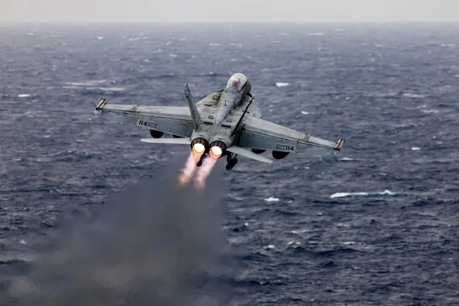 US Navy pilots shot down Red Sea